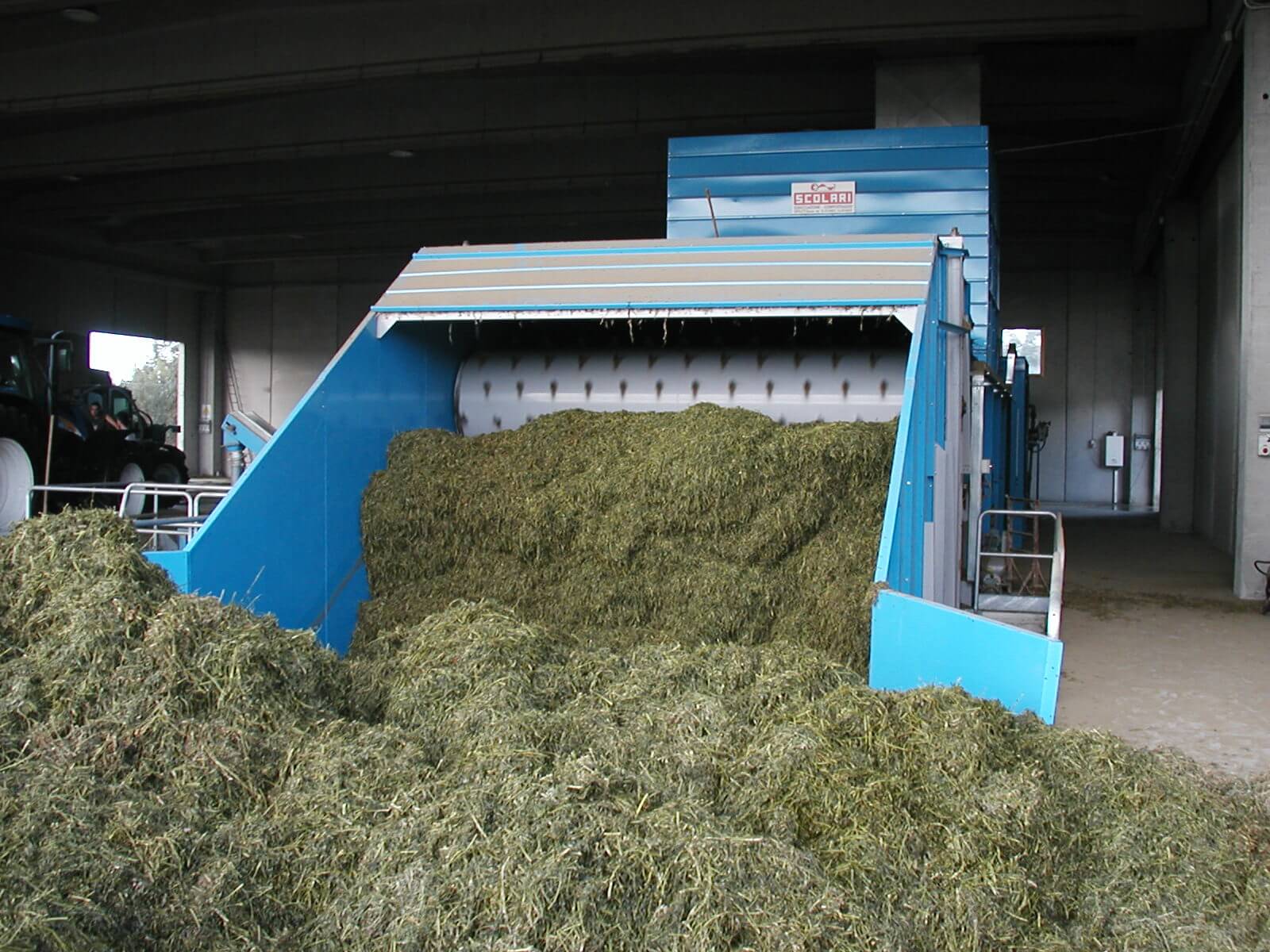 Uscător cu bandă transportoare pentru lucernă